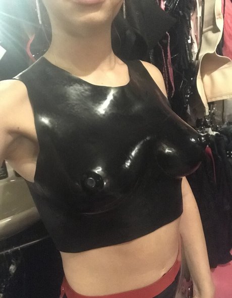 ティーンレズビアンオンリーファンズ ヌード 写真