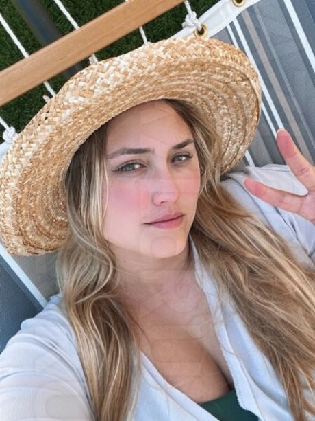 Naomi Kyle ポルノスター セックス 画像