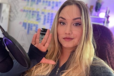 Naomi Kyle xxxモデル 画像