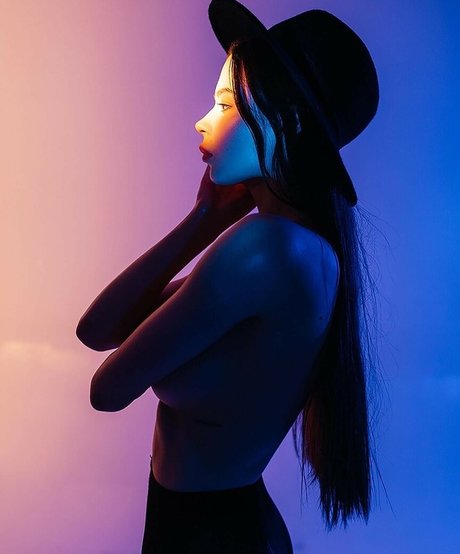 大学のアジア人オンリーファンズ 無料アダルト 写真