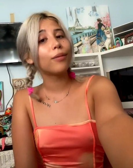 角質の女の子オンリーファンズ ポルノ 画像