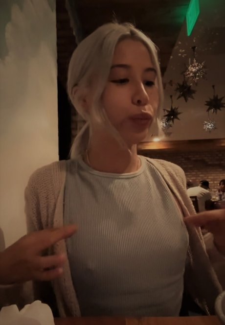 金髪の小人オンリーファンズ ホットポルノ 画像