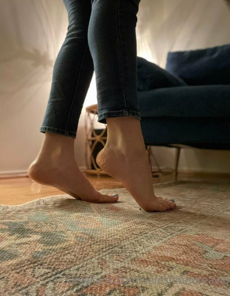 サマーヌードオンリーファンズ ホットセックス 画像