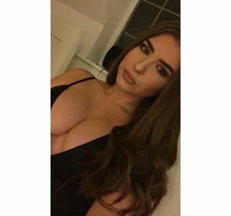 アラブ人妻オンリーファンズ 裸 写真