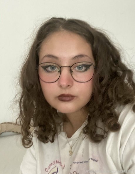 指マン 潮吹き オンリーファンズ 無料エロ 写真