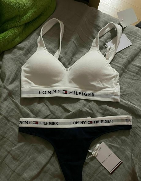 曲線美のブロンドオンリーファンズ パーフェクト 写真