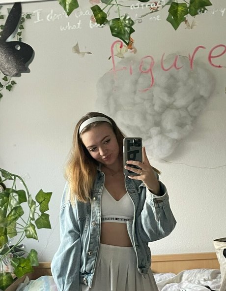 emilyxxoxo ポルノモデル 画像