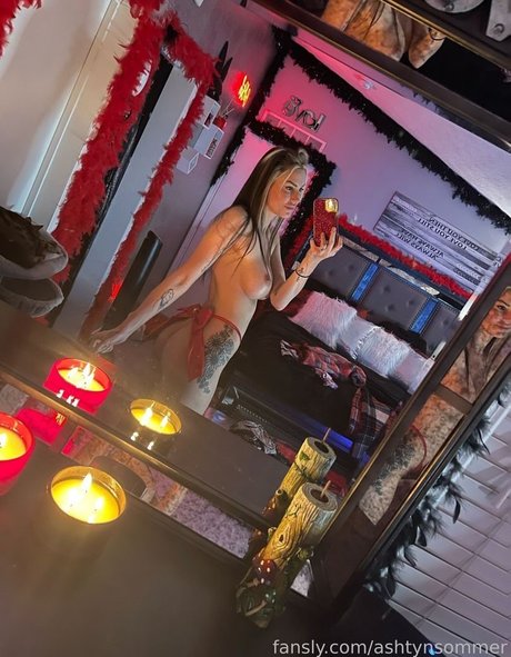 小さなおっぱいオンリーファンズ セックス 写真