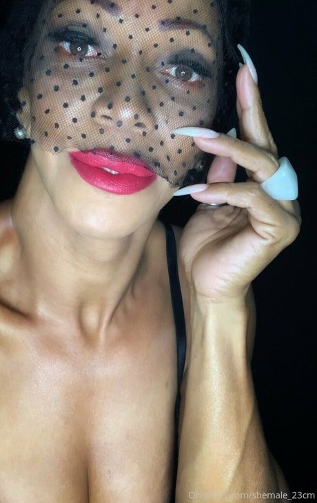 shemale 23cm エロティックなモデル 写真