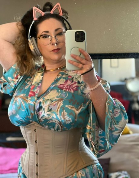 Penelope34J ポルノモデル 画像