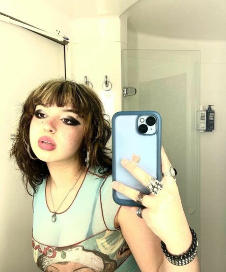 Maddy Adderley 女優 画像