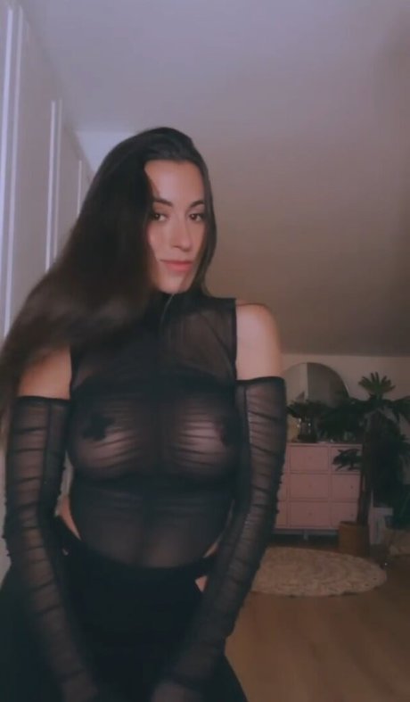 痴女妻オンリーファンズ セクシー 画像