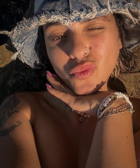 Marta De Lola ヌードスター 写真