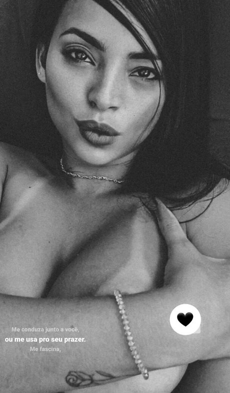 Juju Bellini ポルノスター セクシー 写真