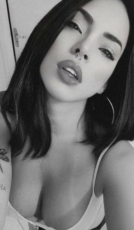 Juju Bellini セックスモデル 写真