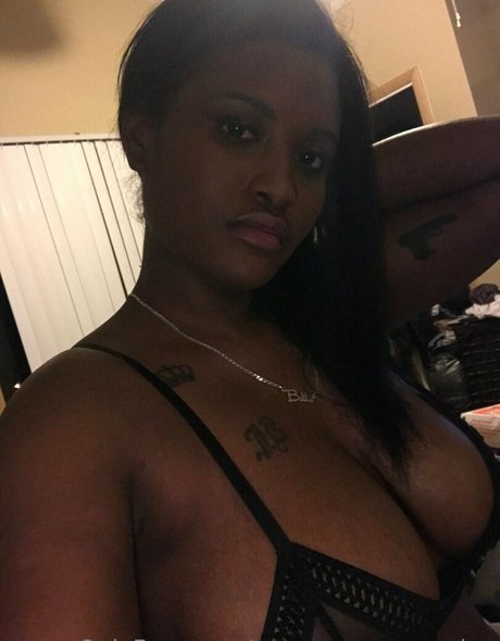 熟女のおっぱいオンリーファンズ ホット 写真