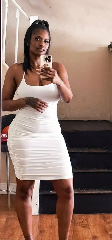 異人種間XXX オンリーファンズ 美しいヌード 写真