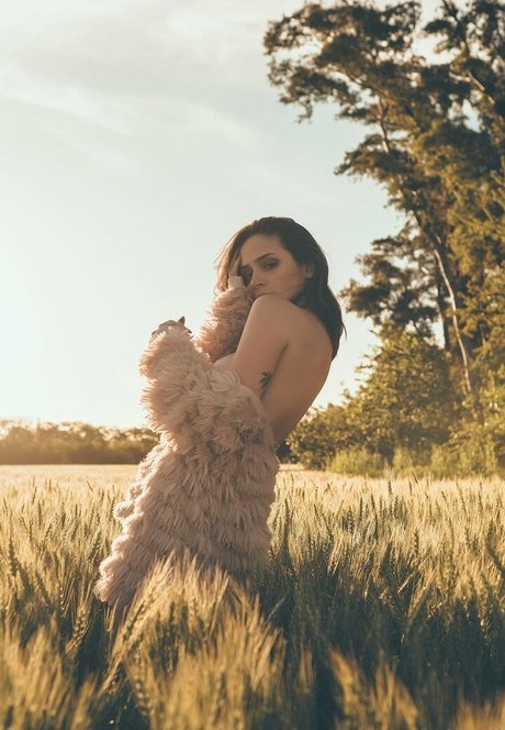 曲線美の女の子オンリーファンズ ベスト 写真