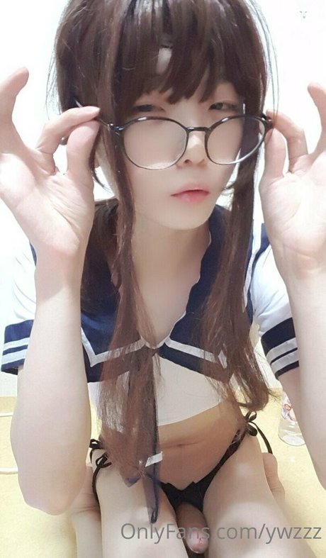 ストラップオンオンリーファンズ アートヌード 写真