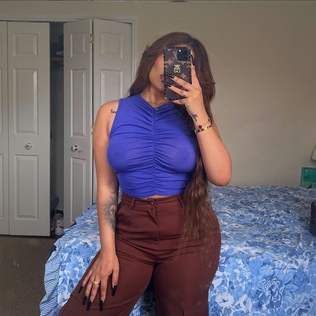 黒檀の熟女オンリーファンズ 無料 アーカイブ