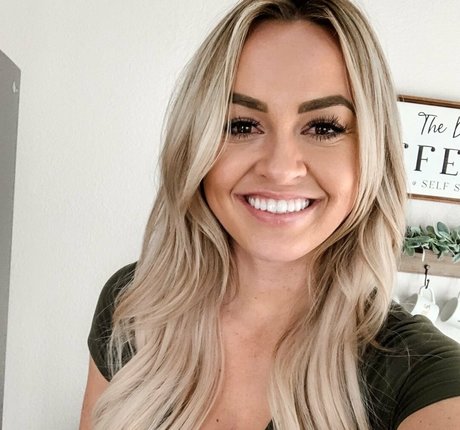 Ashley Freiberg ポルノ女優 写真