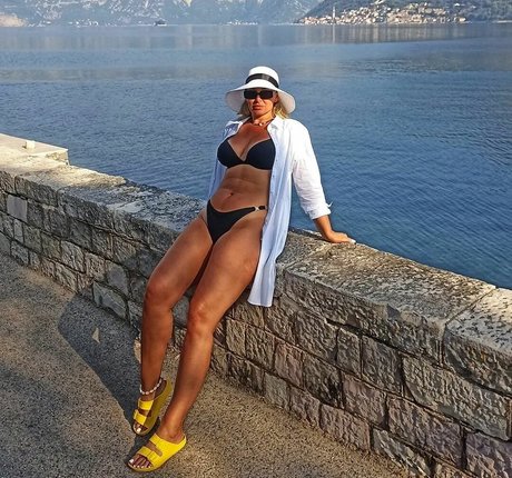 ボディビルダーヌードオンリーファンズ セクシーヌード 写真