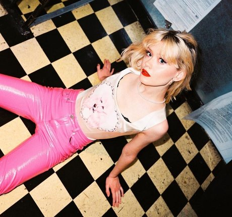 教室オンリーファン 美しいヌード 写真