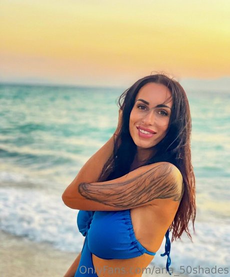 ニューハーフの乗馬オンリーファンズ セクシー裸 写真