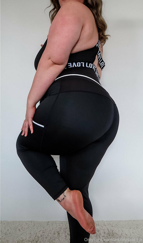 ashleytheteasefree かわいいポルノスター 写真