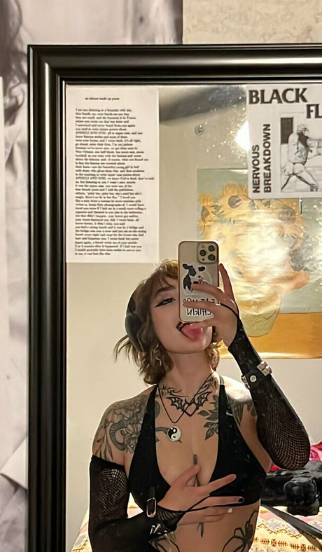 Roseredroom XXXモデル 写真