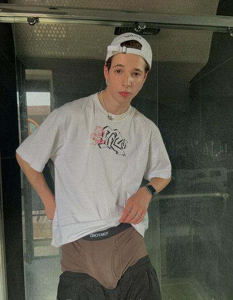 ラテックスオンリーファンズ アートポルノ 画像