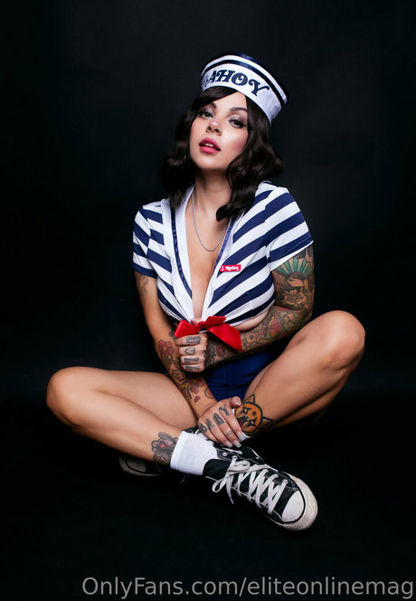 コスプレ フェムボーイ オンリーファンズ ヌード 画像