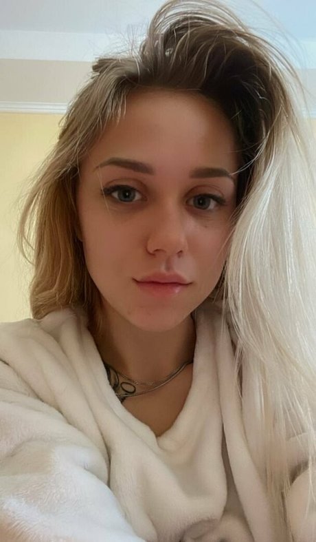 evilscarlett ヌード女優 写真