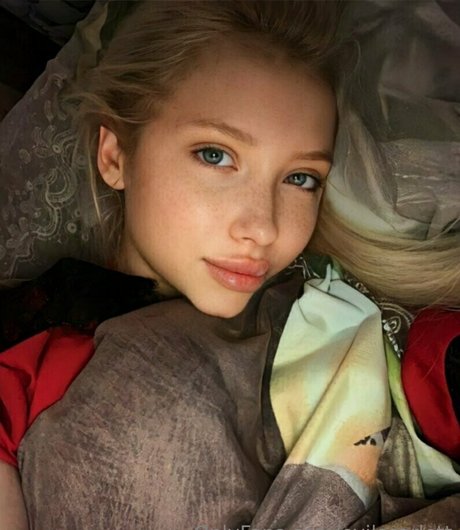 evilscarlett セックスモデル 写真