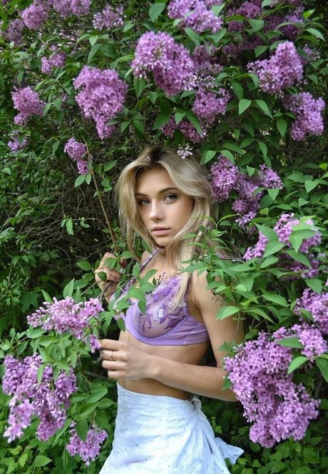 プリンセスヌードオンリーファンズ エロチック ギャラリー