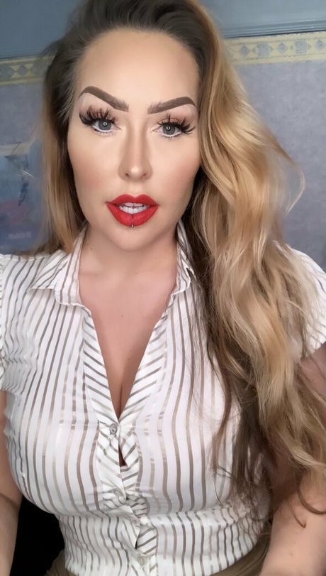 livingdollleigh エロティックなモデル 写真