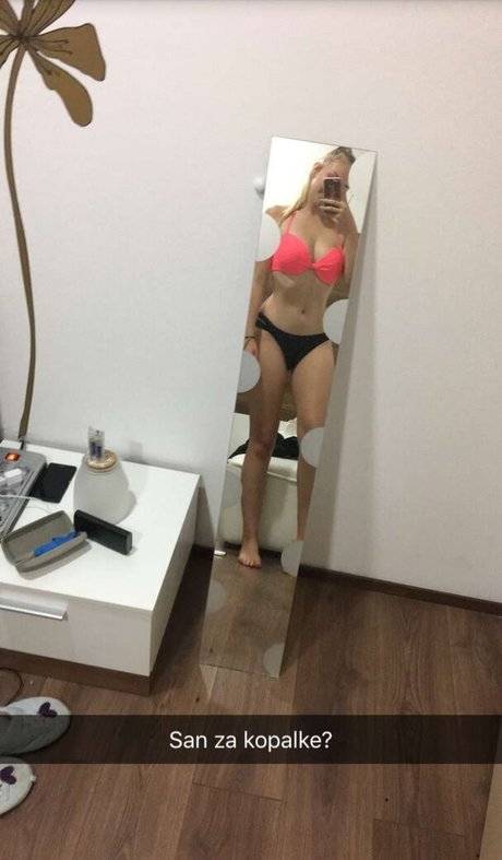 裸の女の子オンリーファンズ ホット裸 写真