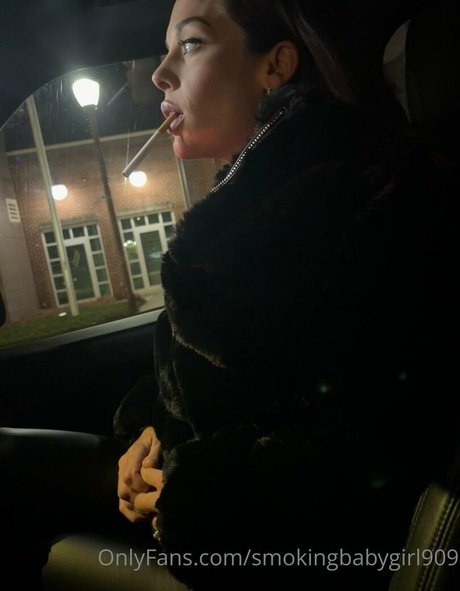 smokingbabygirl99 美しいモデル 画像