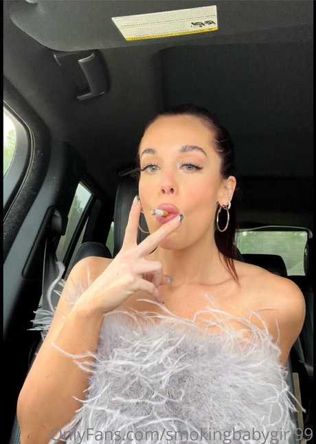 smokingbabygirl99 美しいモデル 画像