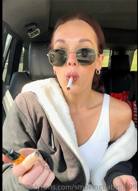smokingbabygirl99 アダルトスター 画像