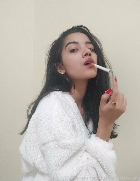 熟女のおっぱいオンリーファンズ 裸 写真