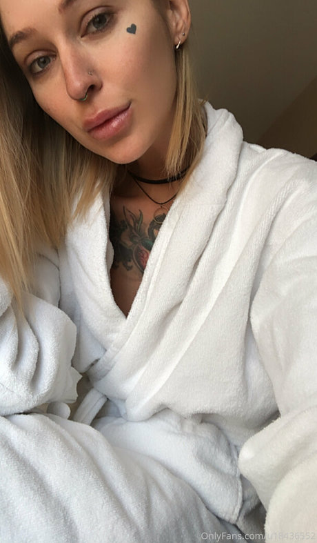 バスルームファックオンリーファンズ ヌード 写真