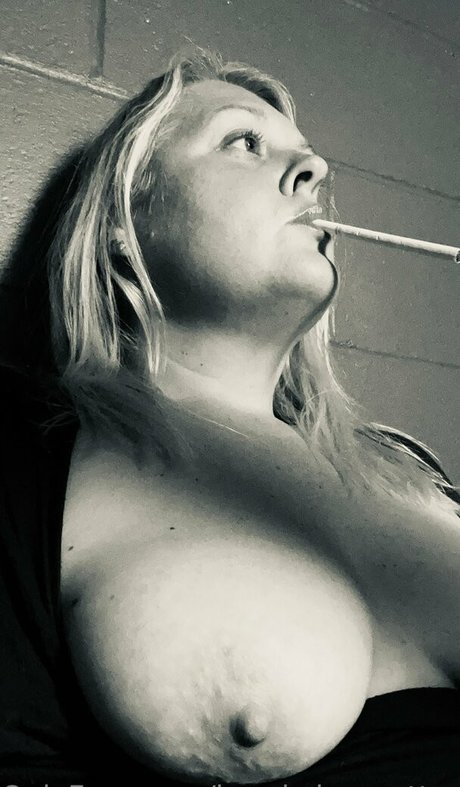 ダウンオンリーファン セクシーヌード 写真