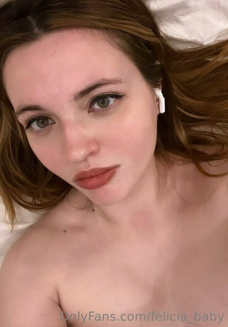 巨乳ランジェリーオンリーファンズ ヌード 写真