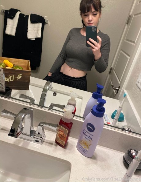 EmilyLynne 高品質モデル 画像