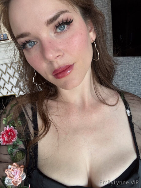 EmilyLynne HDスター 写真