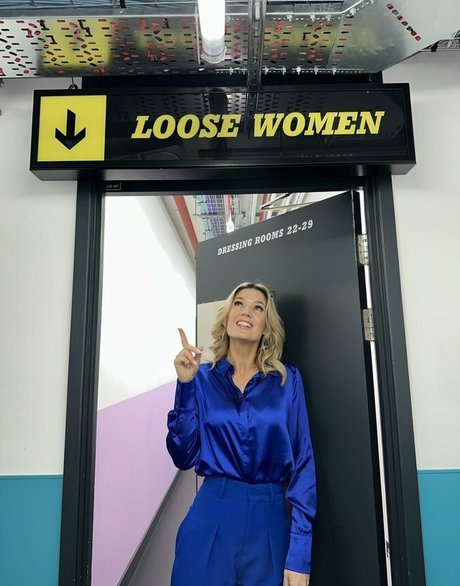 センターフォールド オンリーファンズ えろた 画像