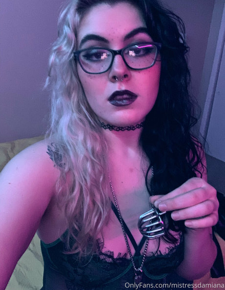 コスプレ ヘンタイ オンリーファンズ セクシー 写真