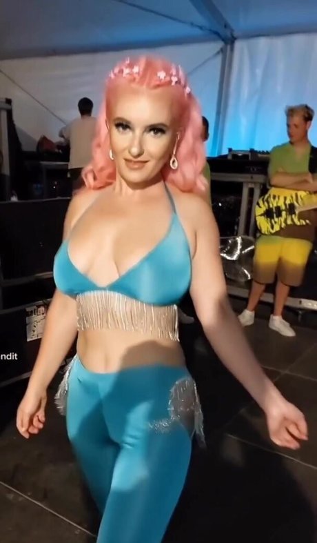 ぽっちゃりティーンオンリーファンズ ホットセクシー 写真