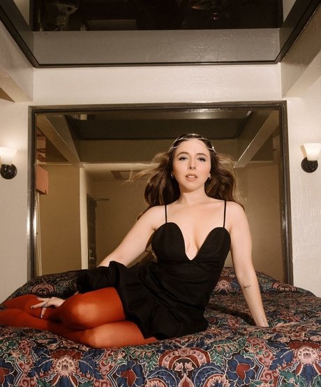 フラットオンリーファン セクシーヌード アーカイブ